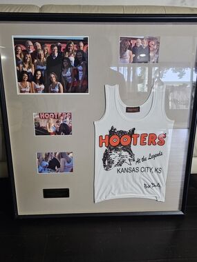 Hooters Kansas City Bill Gates Signed Tank Display